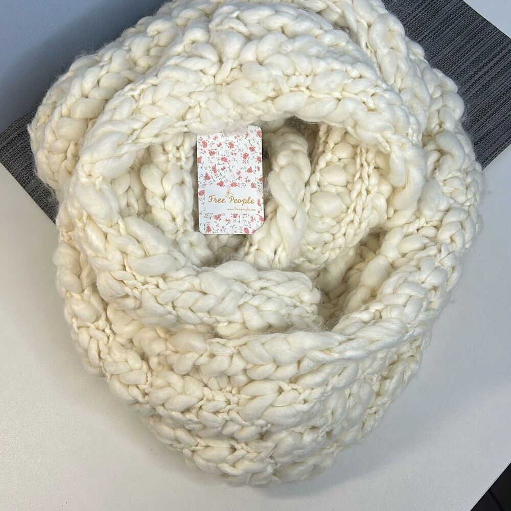 Free People Chunky Infinity Scarf Ivory Acrylic Bulky